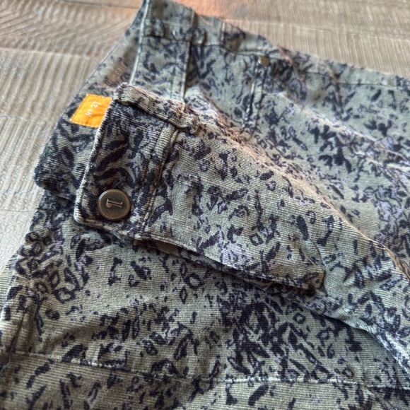 Pilcro Skinny Pants in Black and Olive - Picture 8 of 10